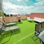 Cozy With Large Terrace Apartment *