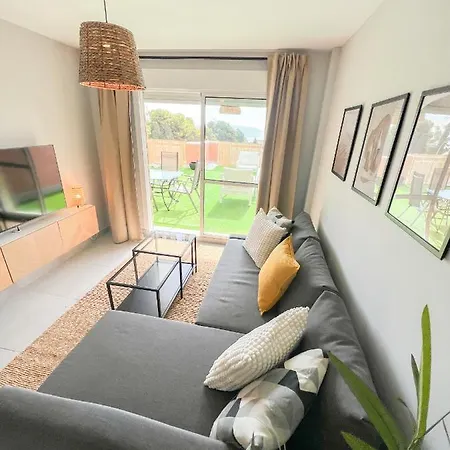 شقة Cozy With Large Terrace توريمولينوس
