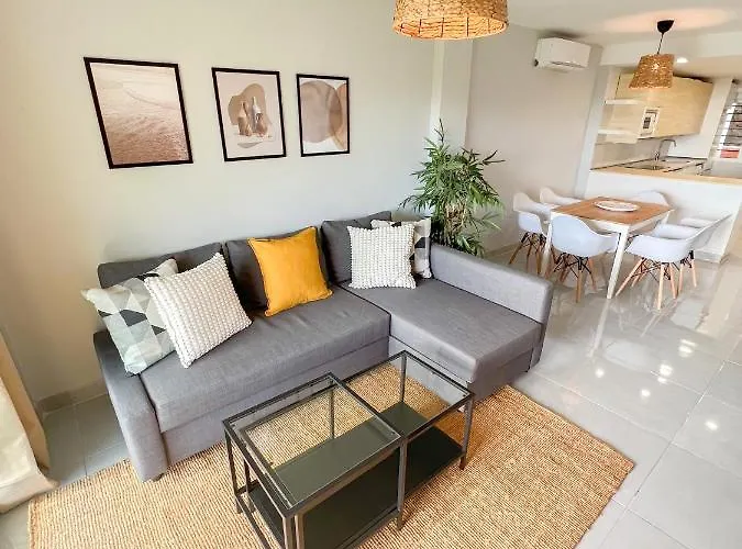 Cozy With Large Terrace Apartment *