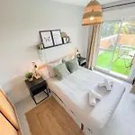 Cozy With Large Terrace Апартаменти Торремолінос