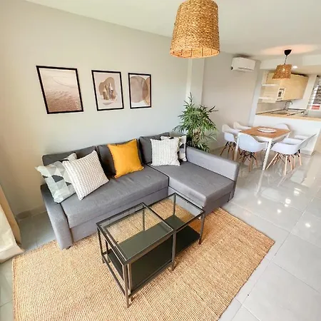 Cozy With Large Terrace Апартаменти *
